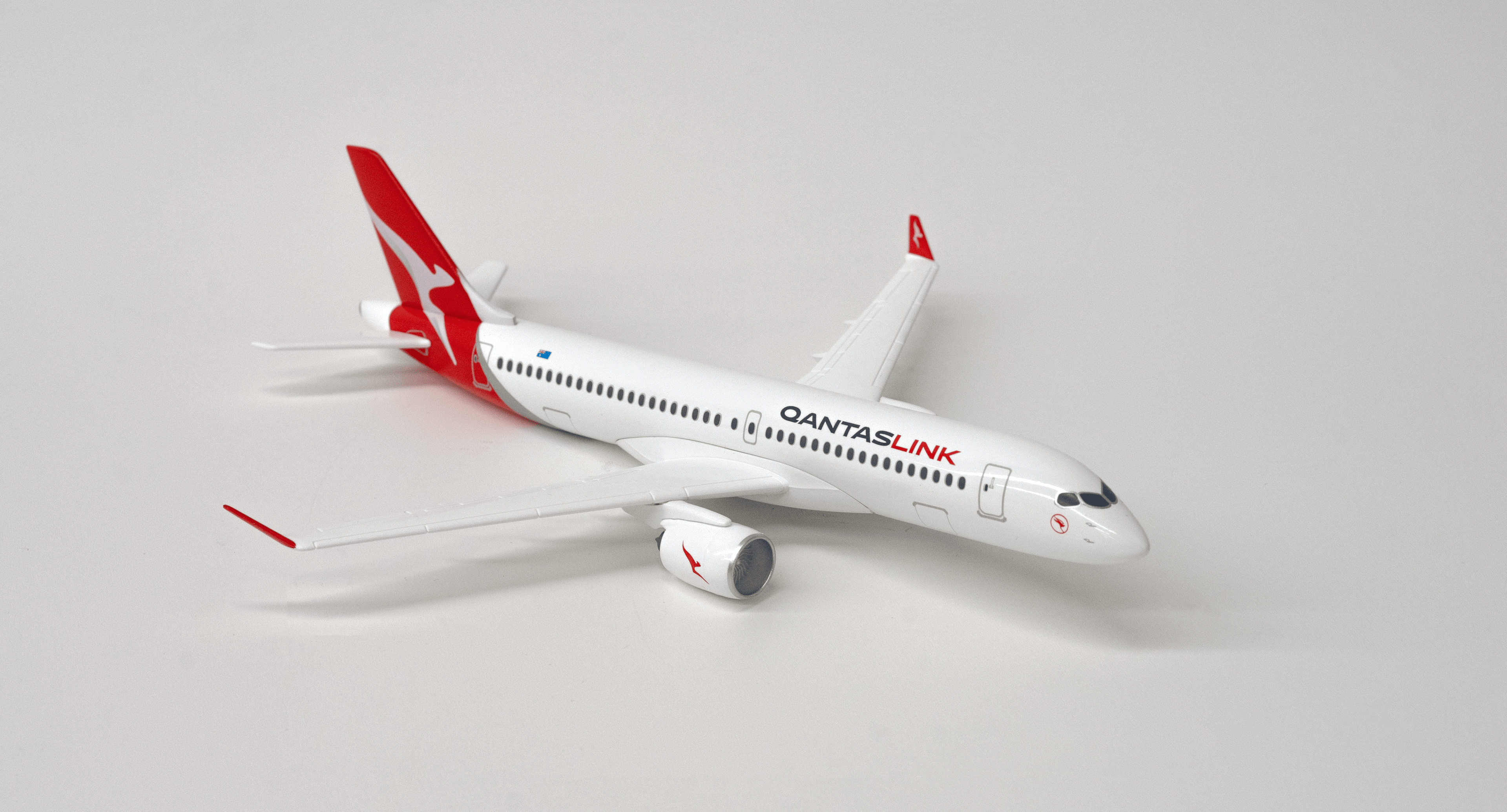 Qantas A220-300  1/200