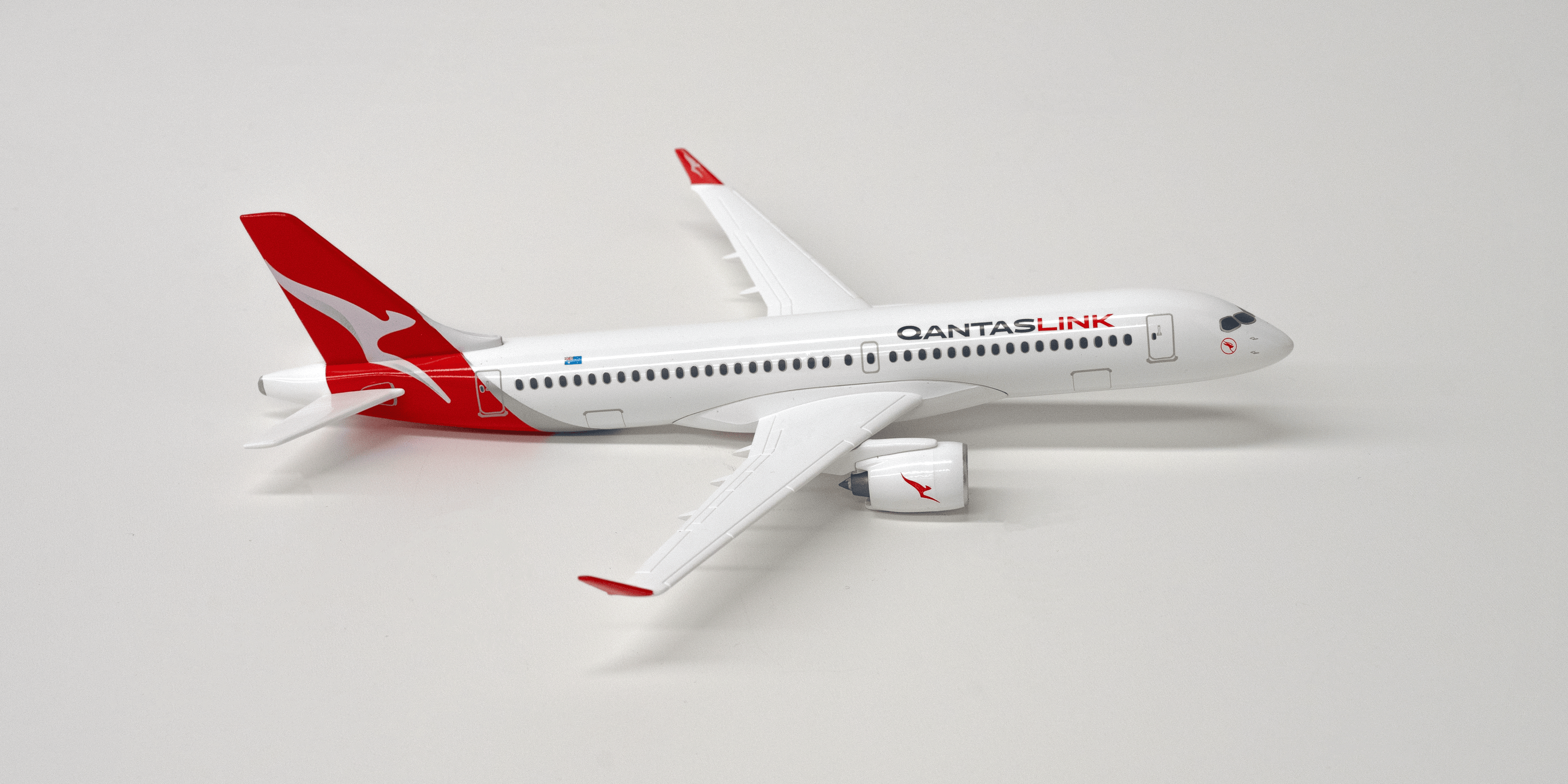 Qantas A220-300  1/200