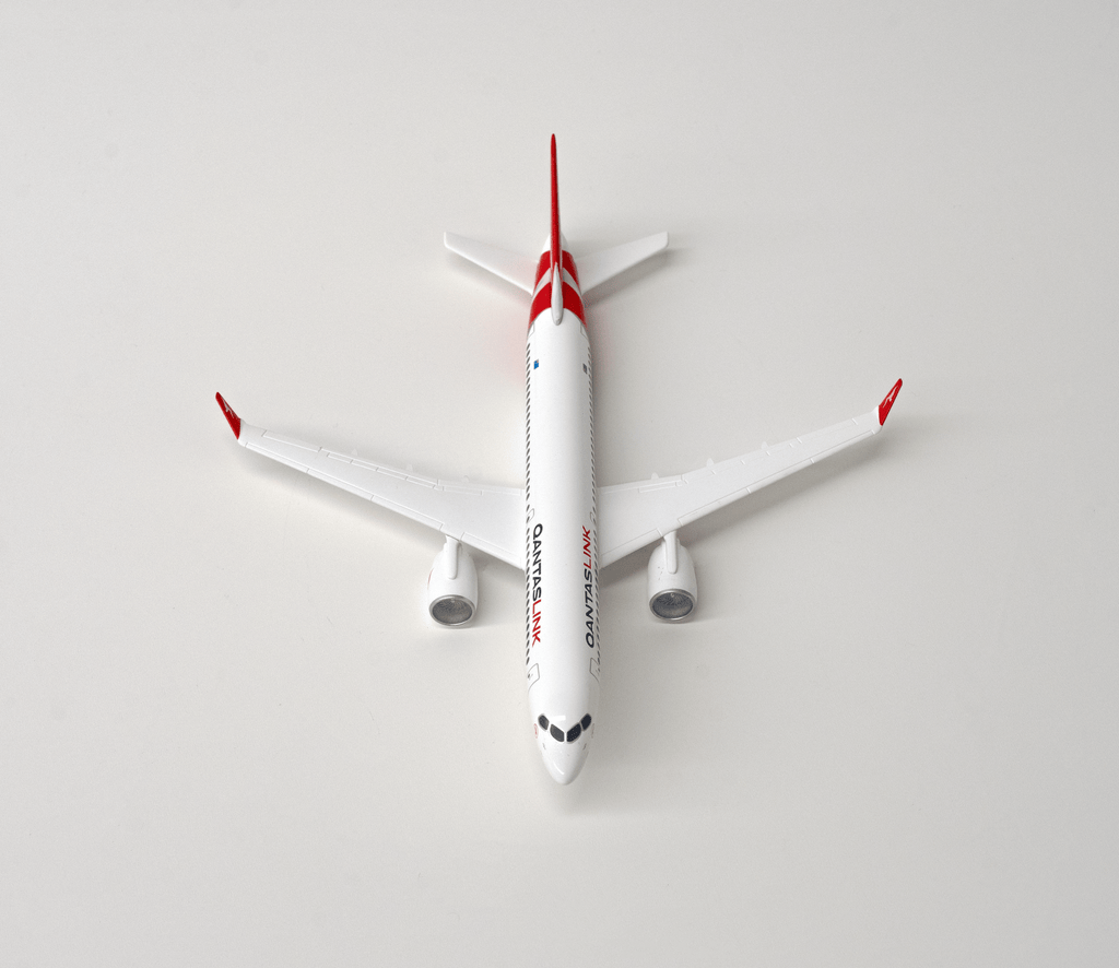 Qantas A220-300  1/200