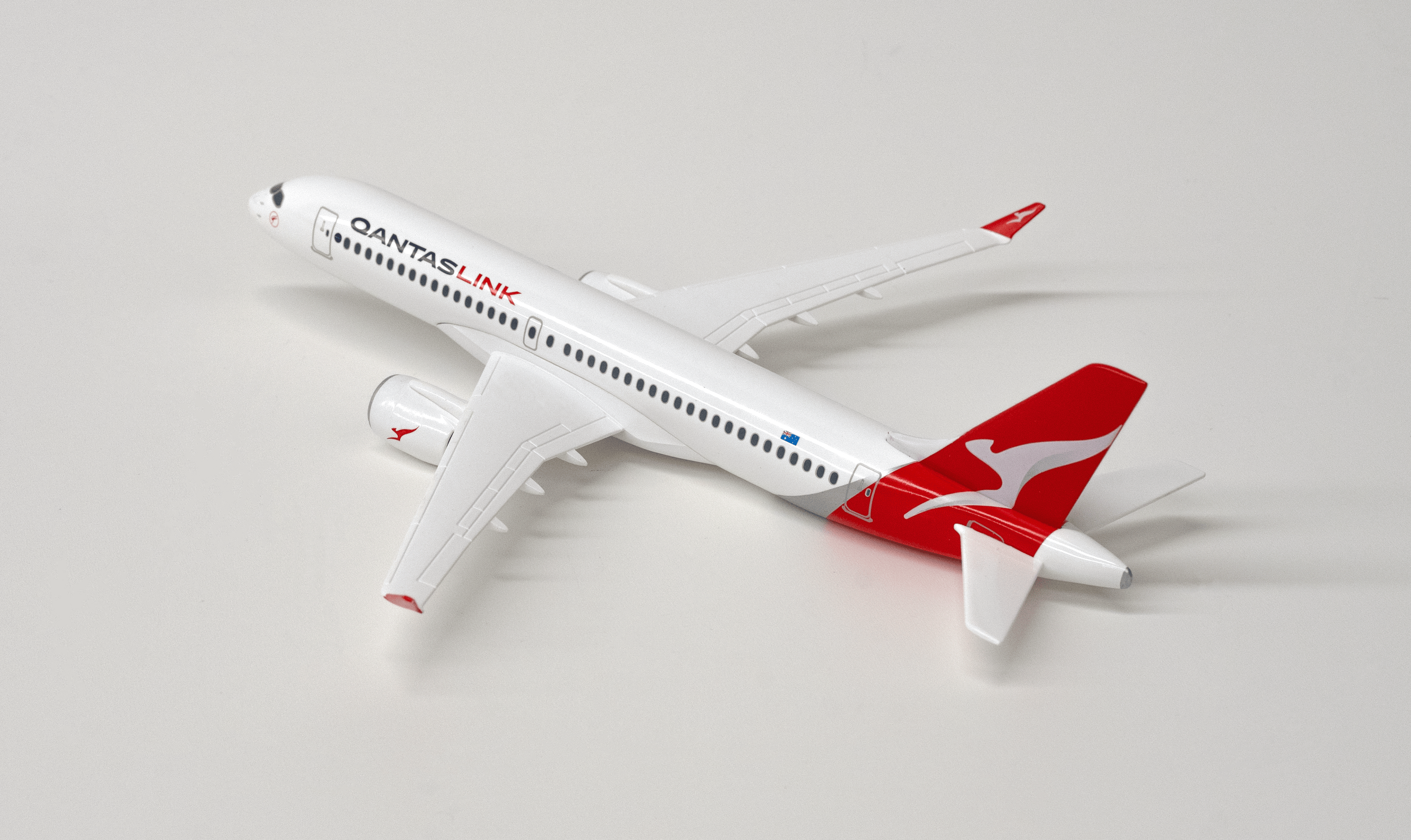 Qantas A220-300  1/200