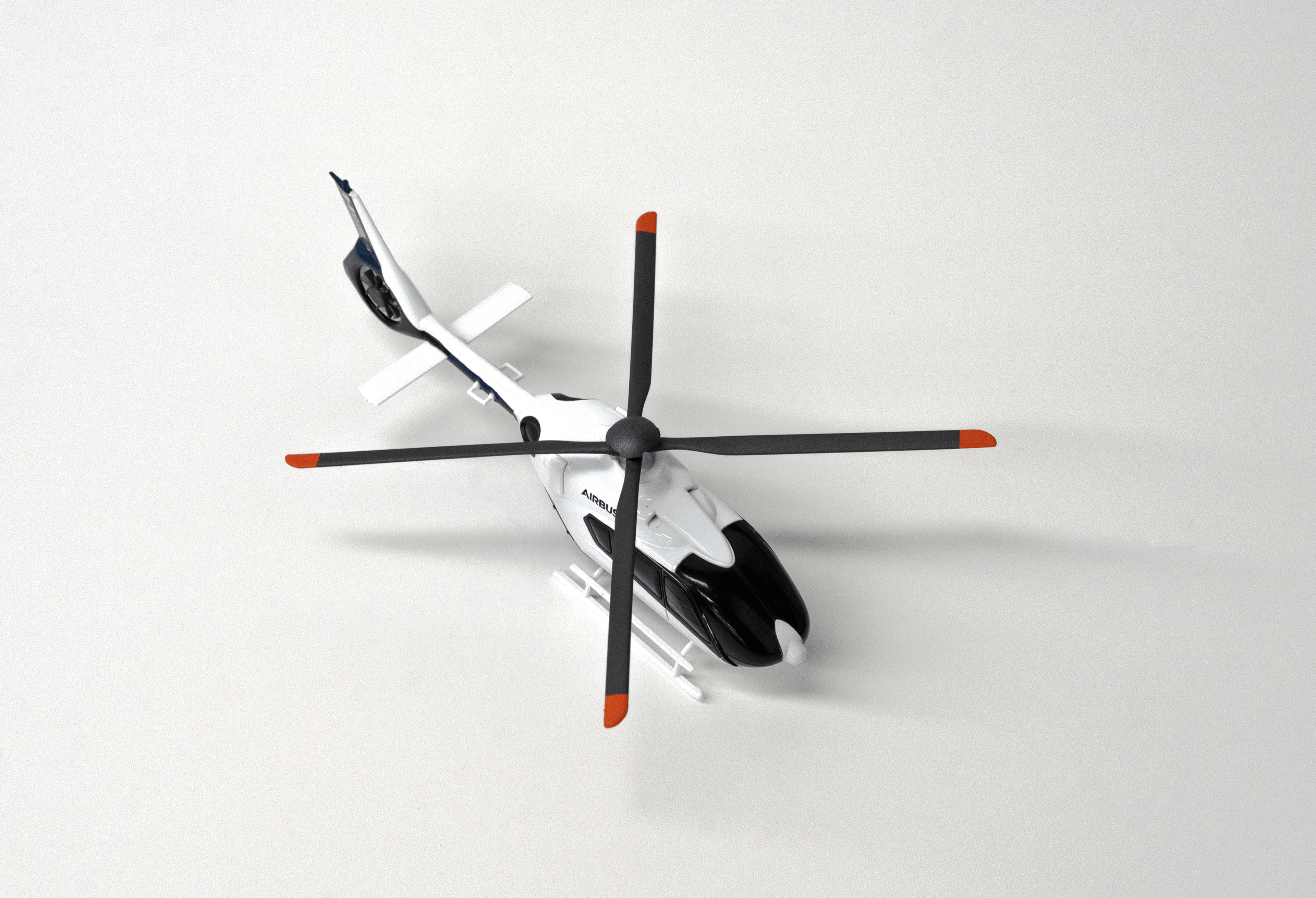 H135  1/72