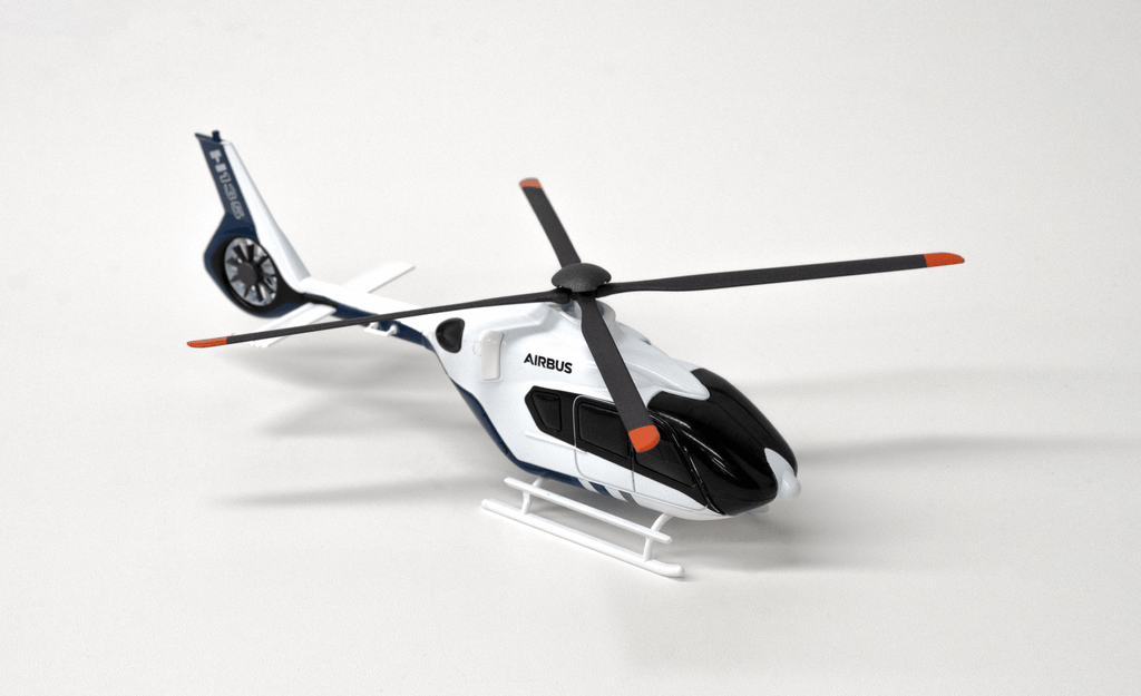 H135  1/72