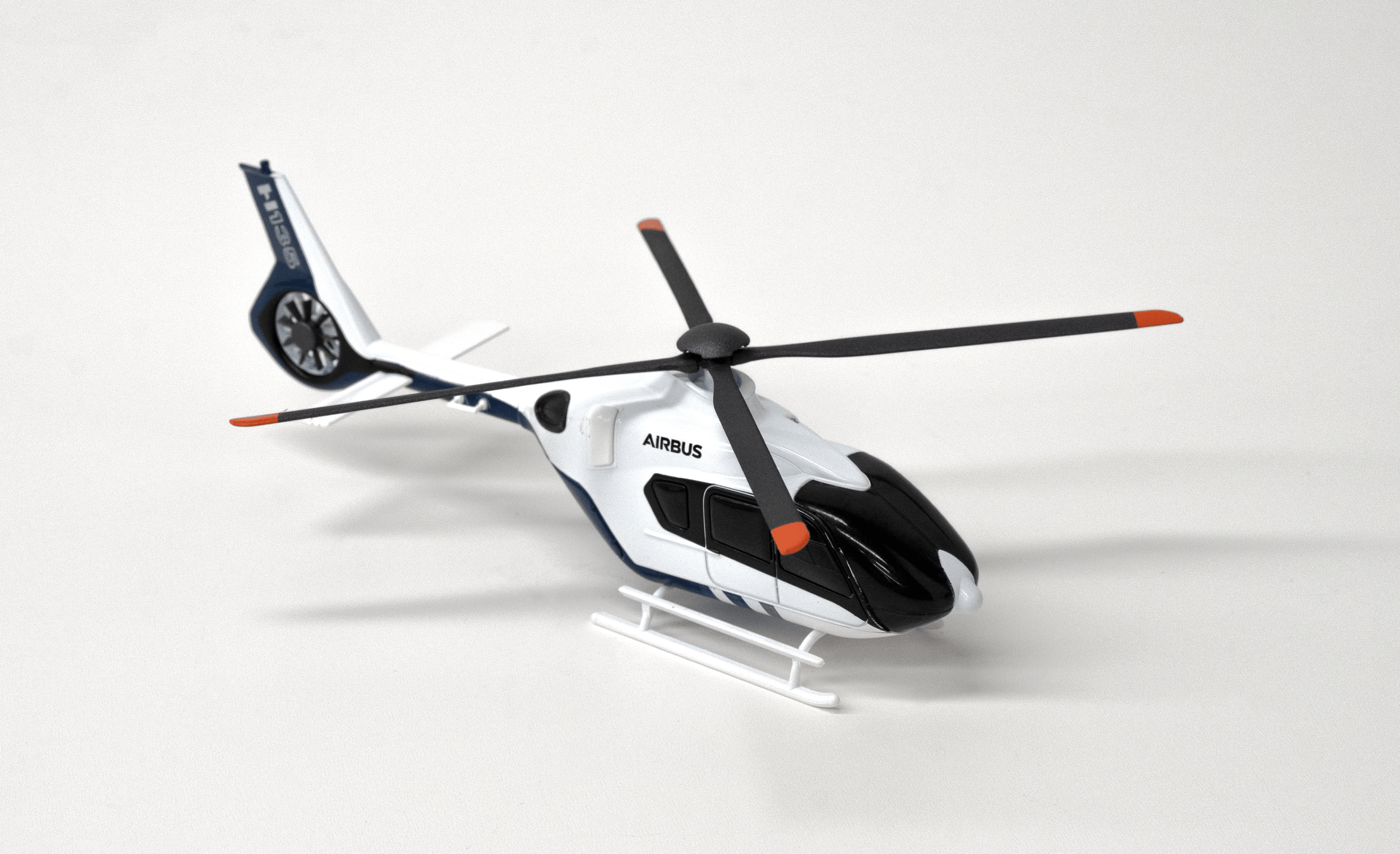 H135  1/72