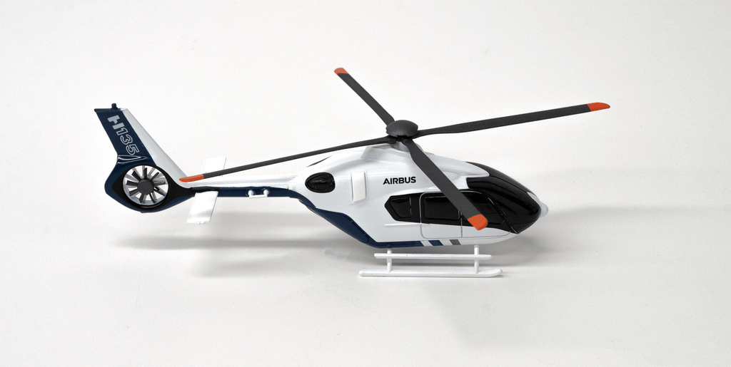 H135  1/72