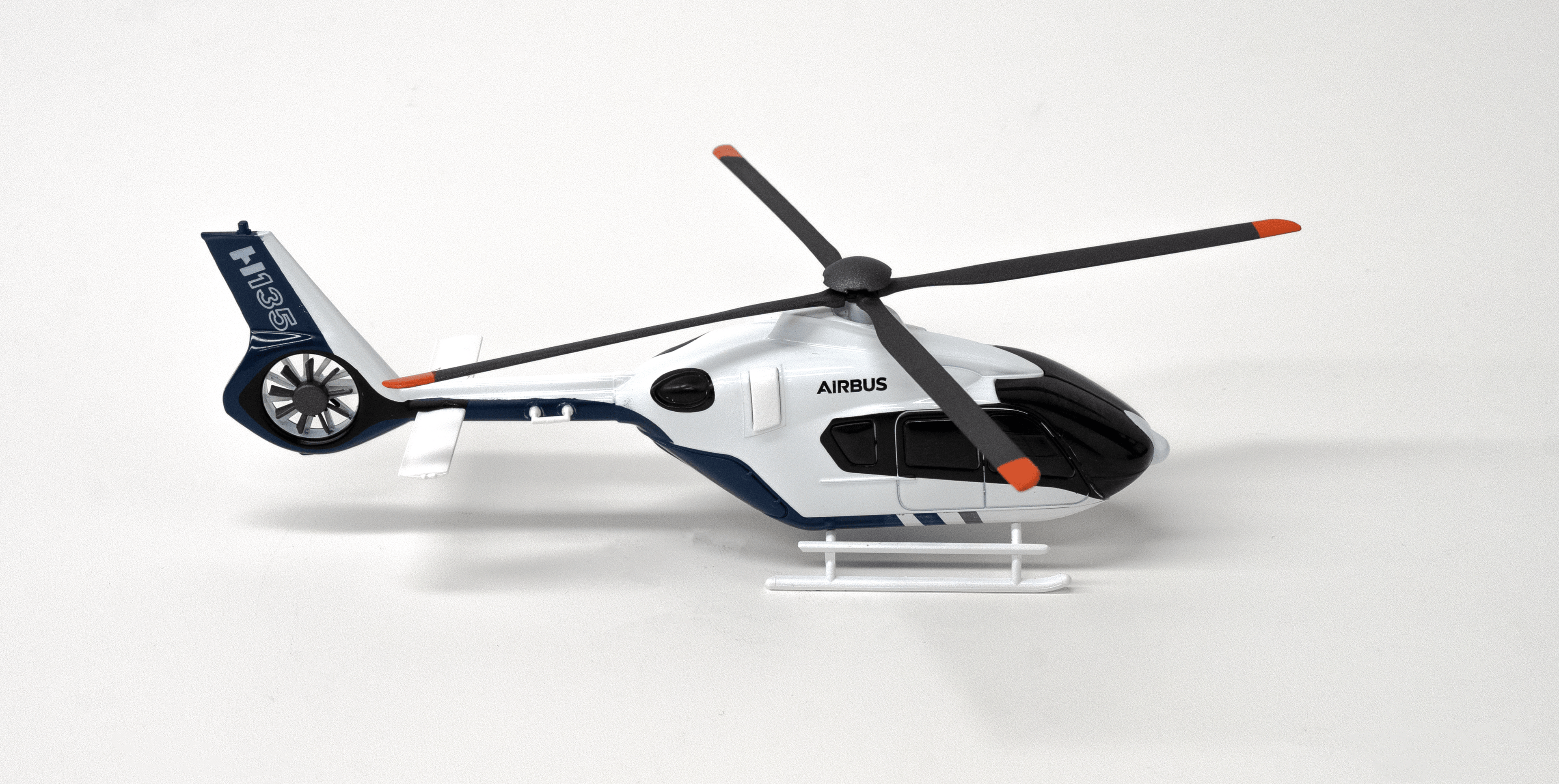 H135  1/72