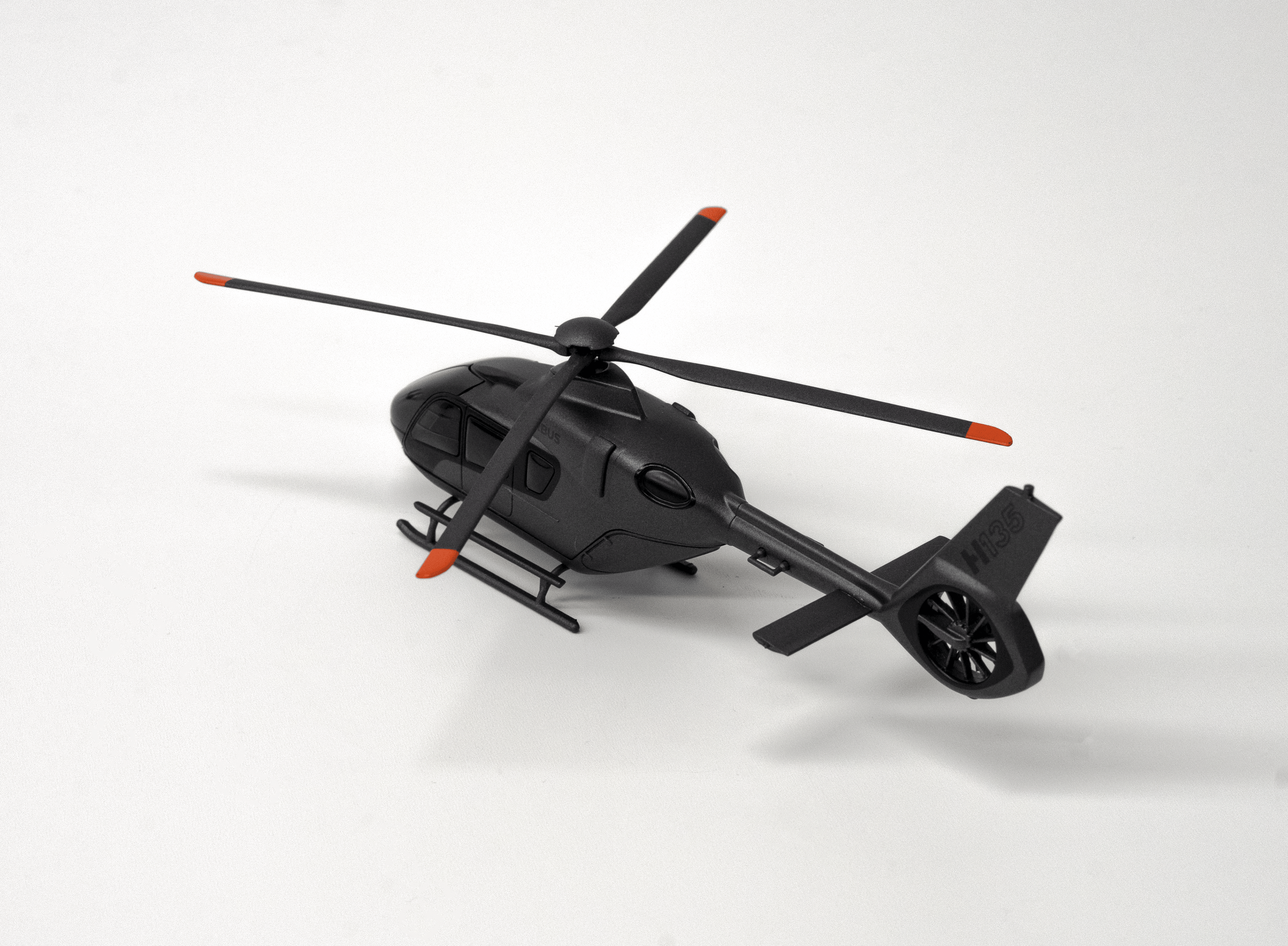 H135 VIP Model  1/72