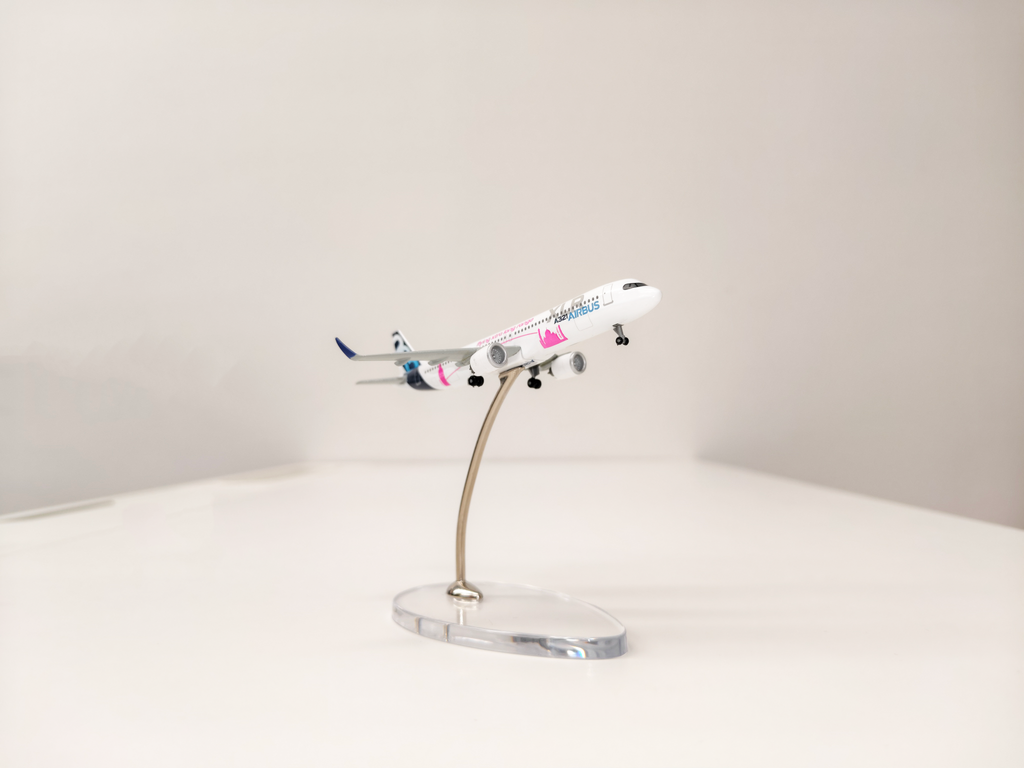 A321 XLR pink  1/400