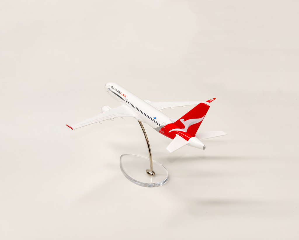 Qantas A220-300  1/200