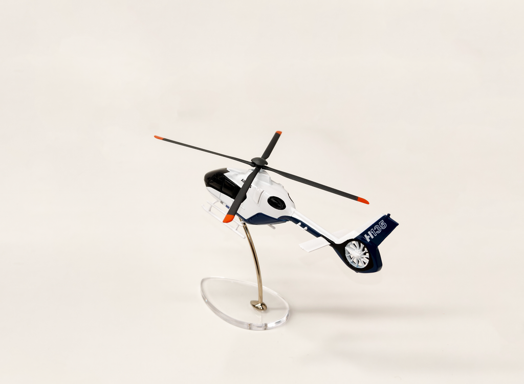 H135  1/72